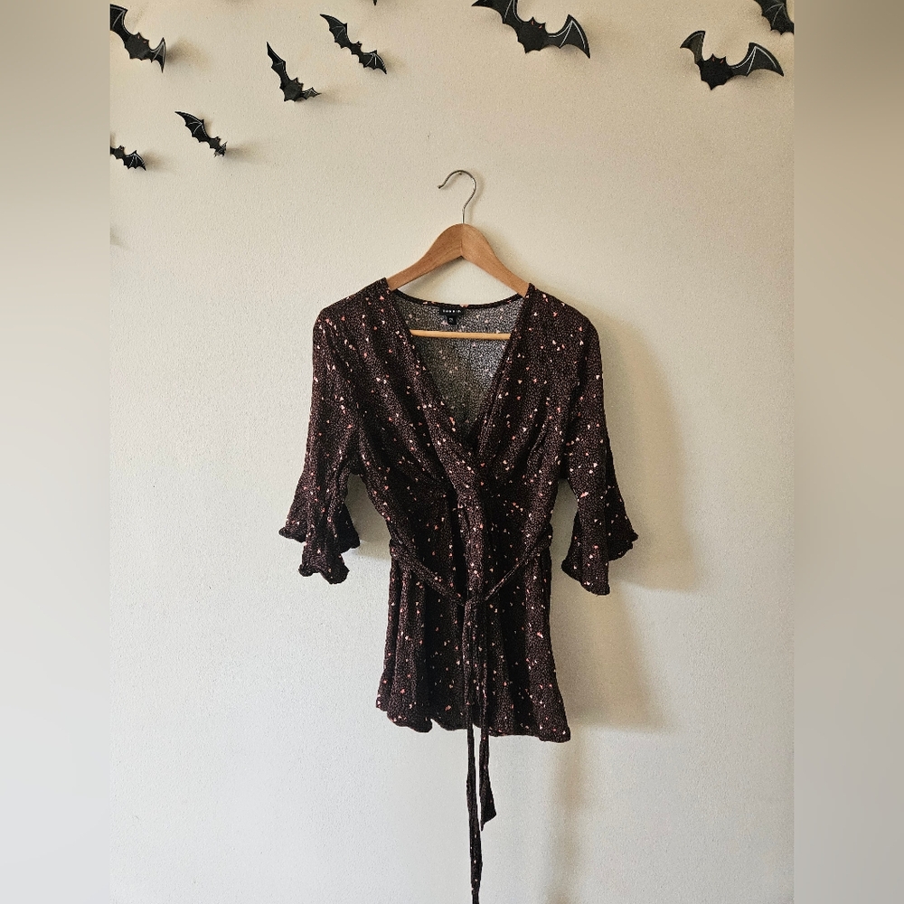 5/$25✨️ Torrid Stella Brown and Black Blouse with Heart Details Size 00
